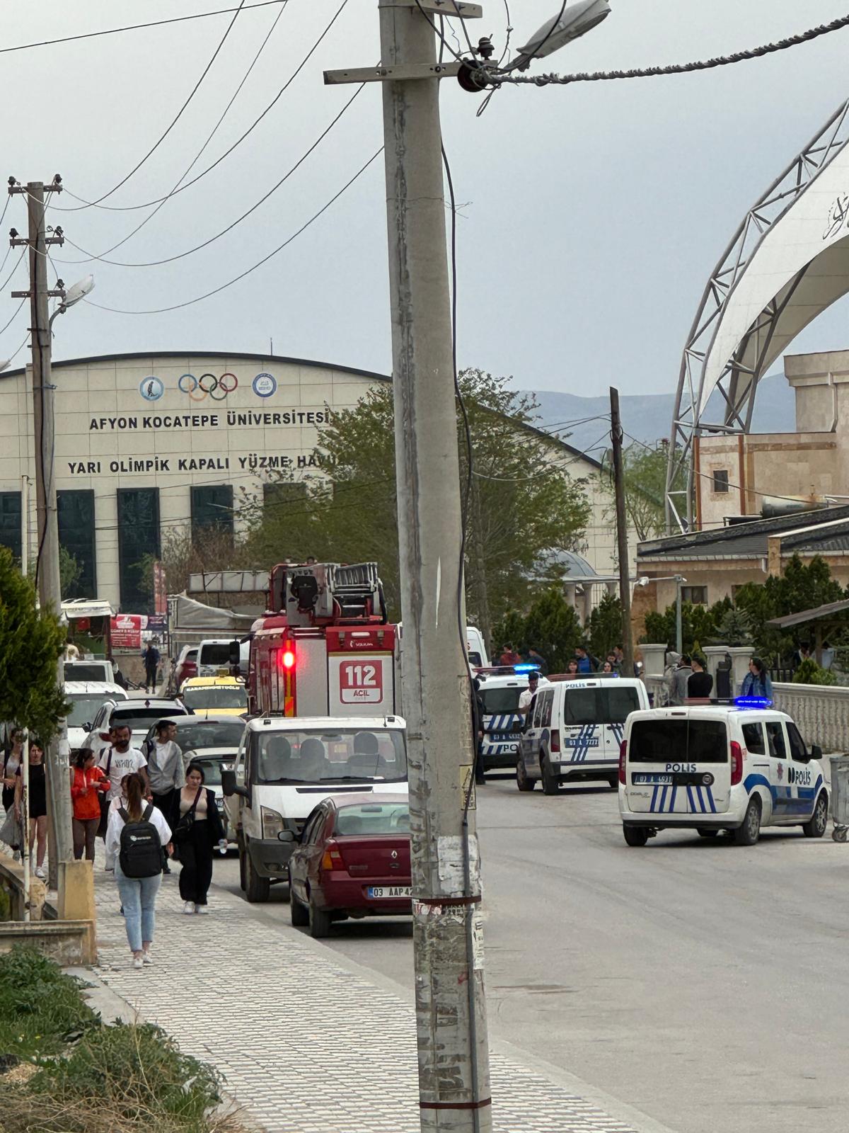Öğrenci Yurdunda Çıkan Yangın Kontrol Altına Alındı Mahsur Kalan Vatandaşlar Kurtarıldı