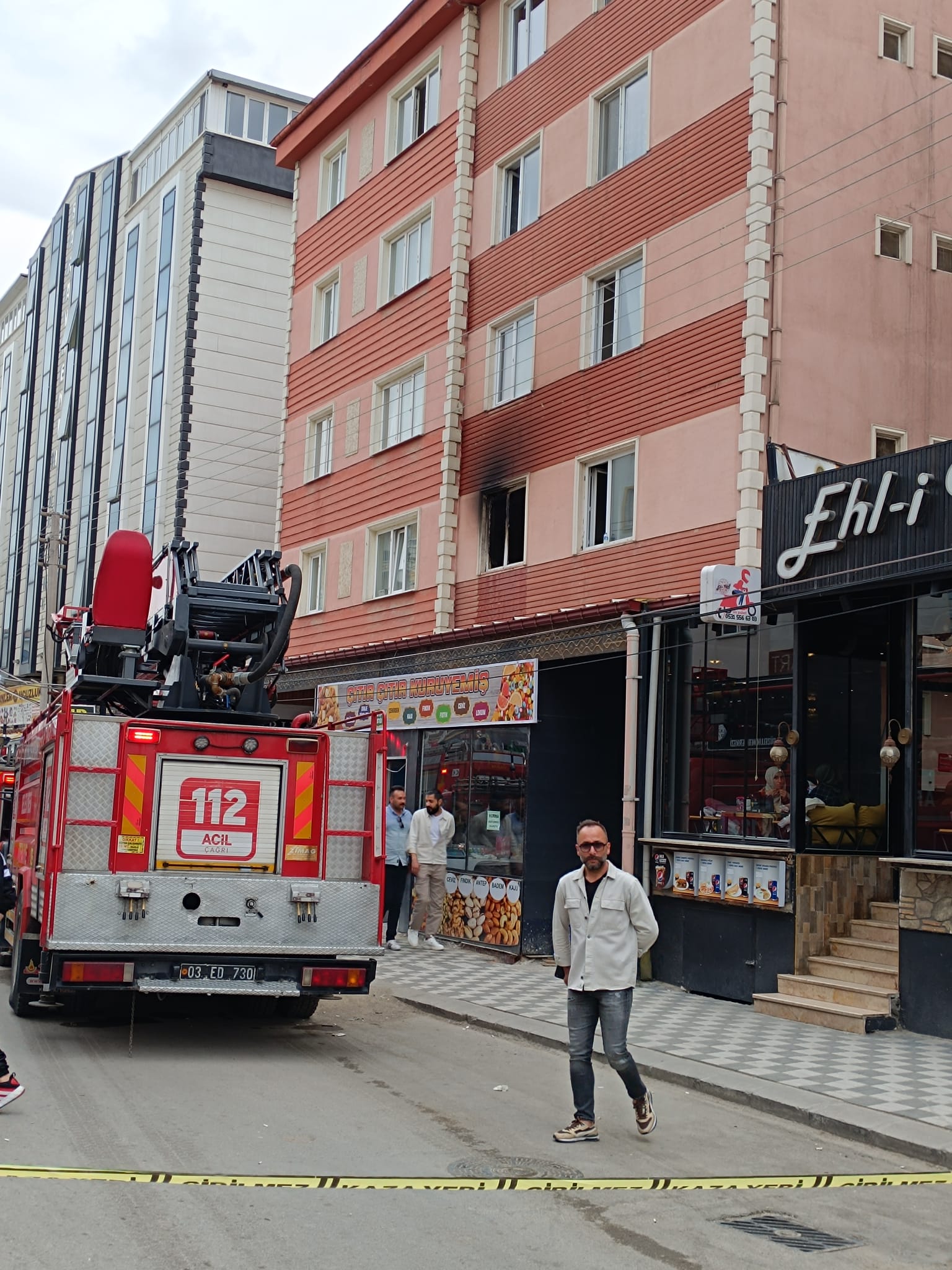 Öğrenci Yurdunda Çıkan Yangın Kontrol Altına Alındı Mahsur Kalan Vatandaşlar Kurtarıldı