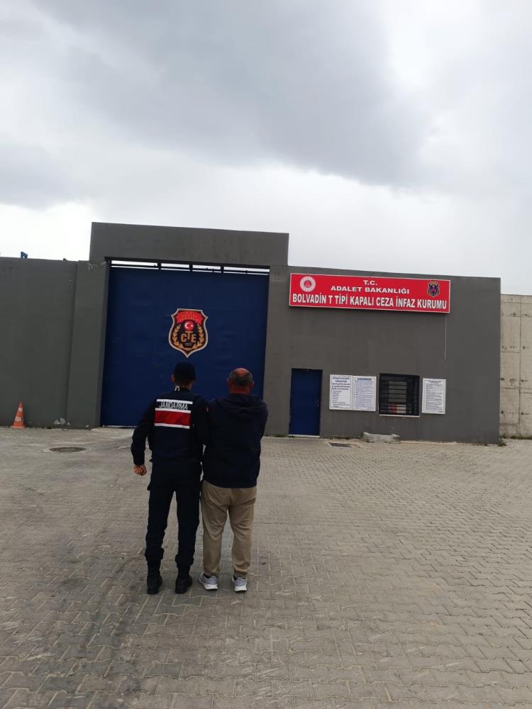 Jandarma Suçlulara Geçit Vermiyor!  Afyonkarahisar'da Firari Şahıs Yakalandı