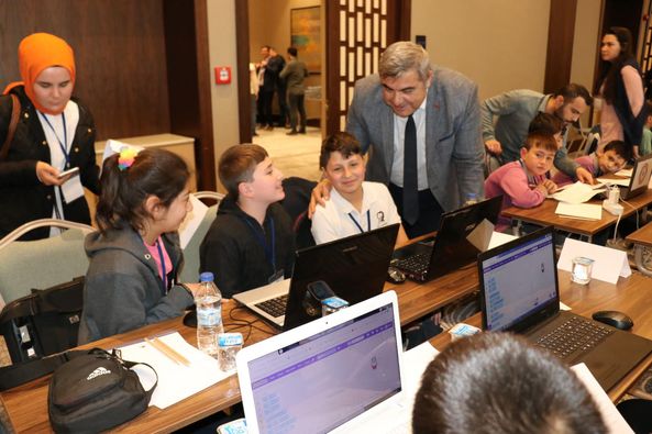 SÜNNETCİ, "KODLAKARAHİSAR HACKATHON YARIŞMASI"NA KATILDI…