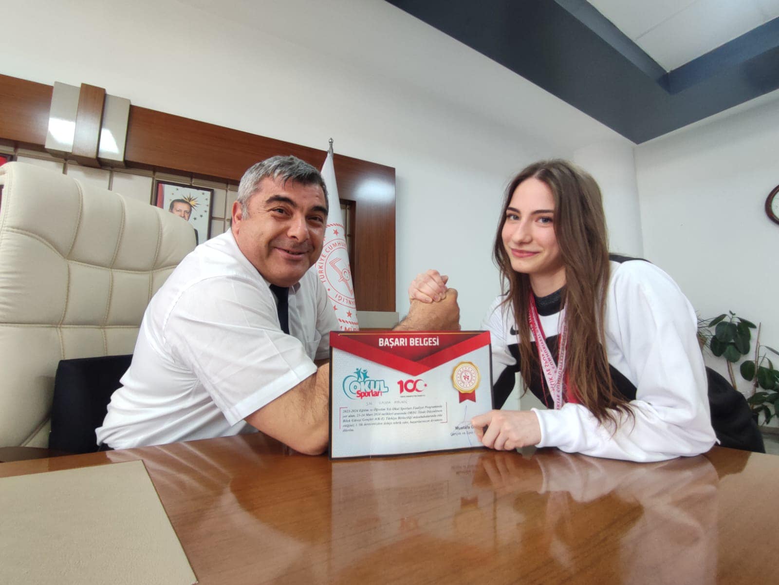 Müdür Sünnetci, Şampiyona Rakip Çıktı