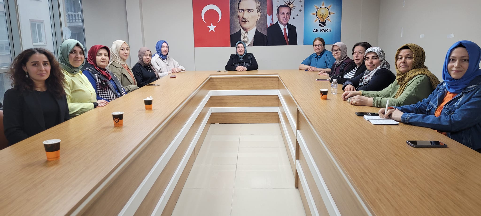 AK Kadınlar İlk Günkü Aşkla Çalışmalara Devam Ediyor
