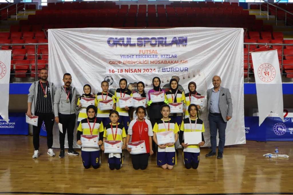 ÇAYIRBAĞ GAZİ ORTAOKULU YILDIZ KIZ FUTSAL'DA BÖLGE ŞAMPİYONU!