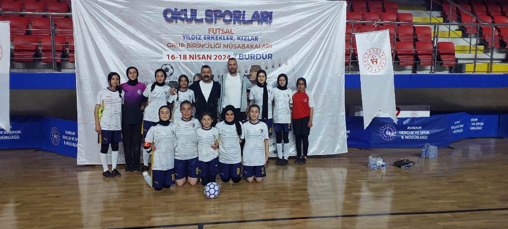 ÇAYIRBAĞ GAZİ ORTAOKULU YILDIZ KIZ FUTSAL'DA BÖLGE ŞAMPİYONU!