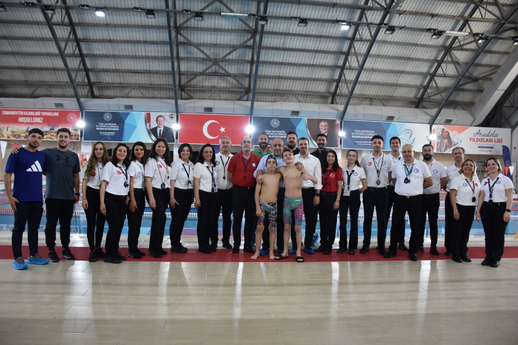 23 NİSAN, YÜZME ŞENLİĞİ İLE KUTLANDI