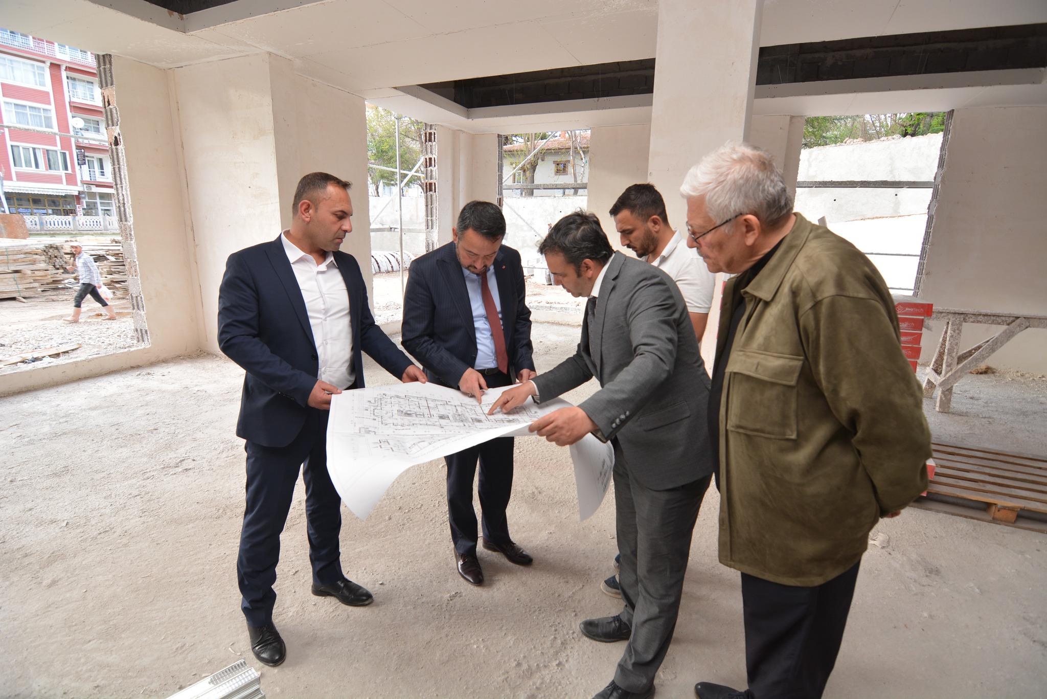 BAŞKAN ÖZTAŞ YENİ BELEDİYE BİNASININ İNŞAATINI İNCELEDİ