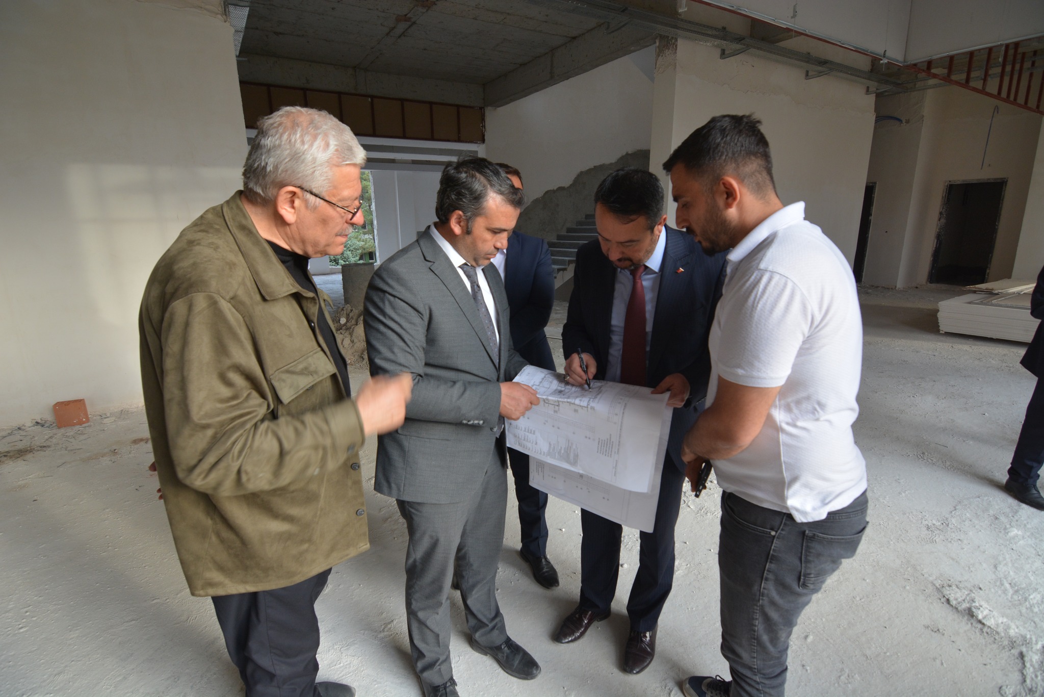 BAŞKAN ÖZTAŞ YENİ BELEDİYE BİNASININ İNŞAATINI İNCELEDİ