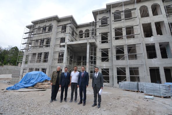 BAŞKAN ÖZTAŞ YENİ BELEDİYE BİNASININ İNŞAATINI İNCELEDİ