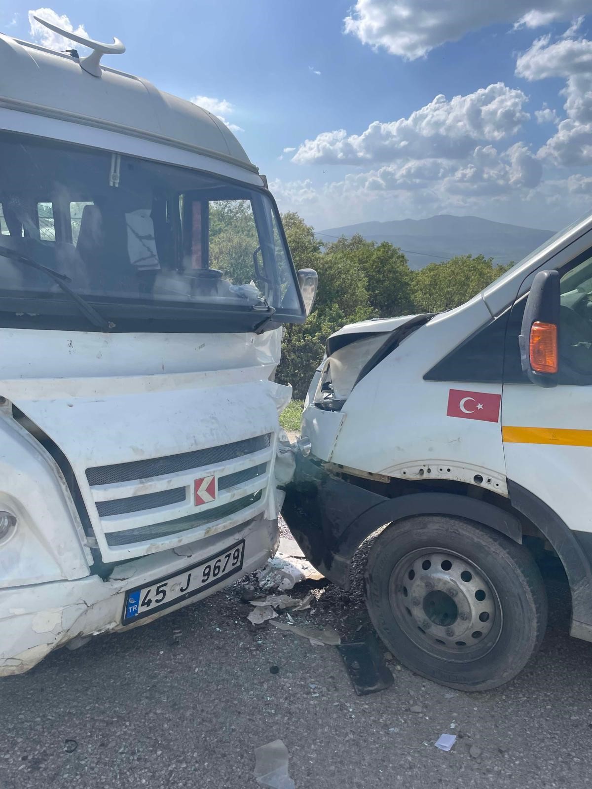 Okul Servisi Kaza Yaptı: 9 Öğrenci Yaralı