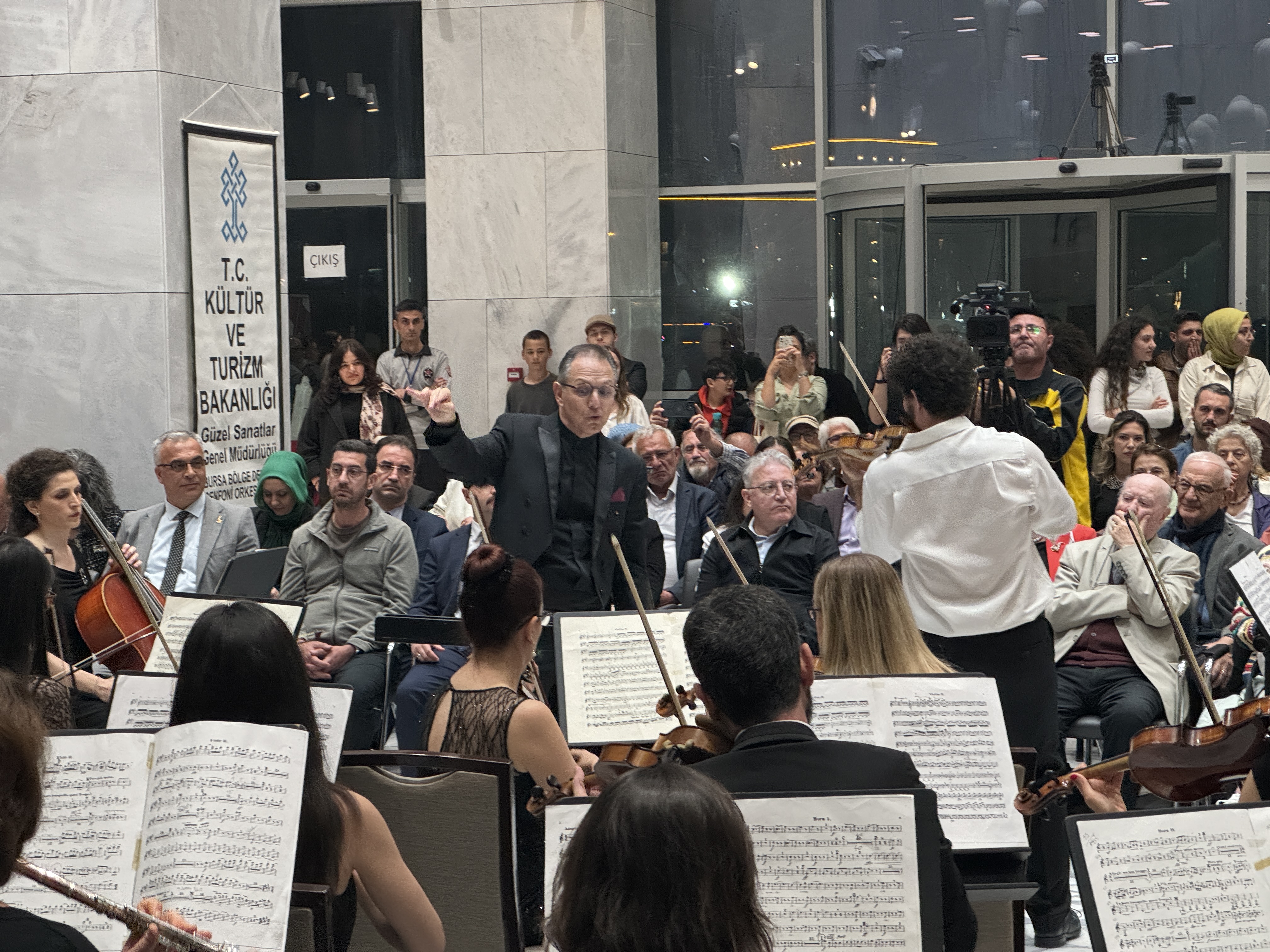 Yunanistanlı Orkestra Şefi Nikos Haliassas Türkiye'de Sanatseverlerle Buluşmaktan Memnun