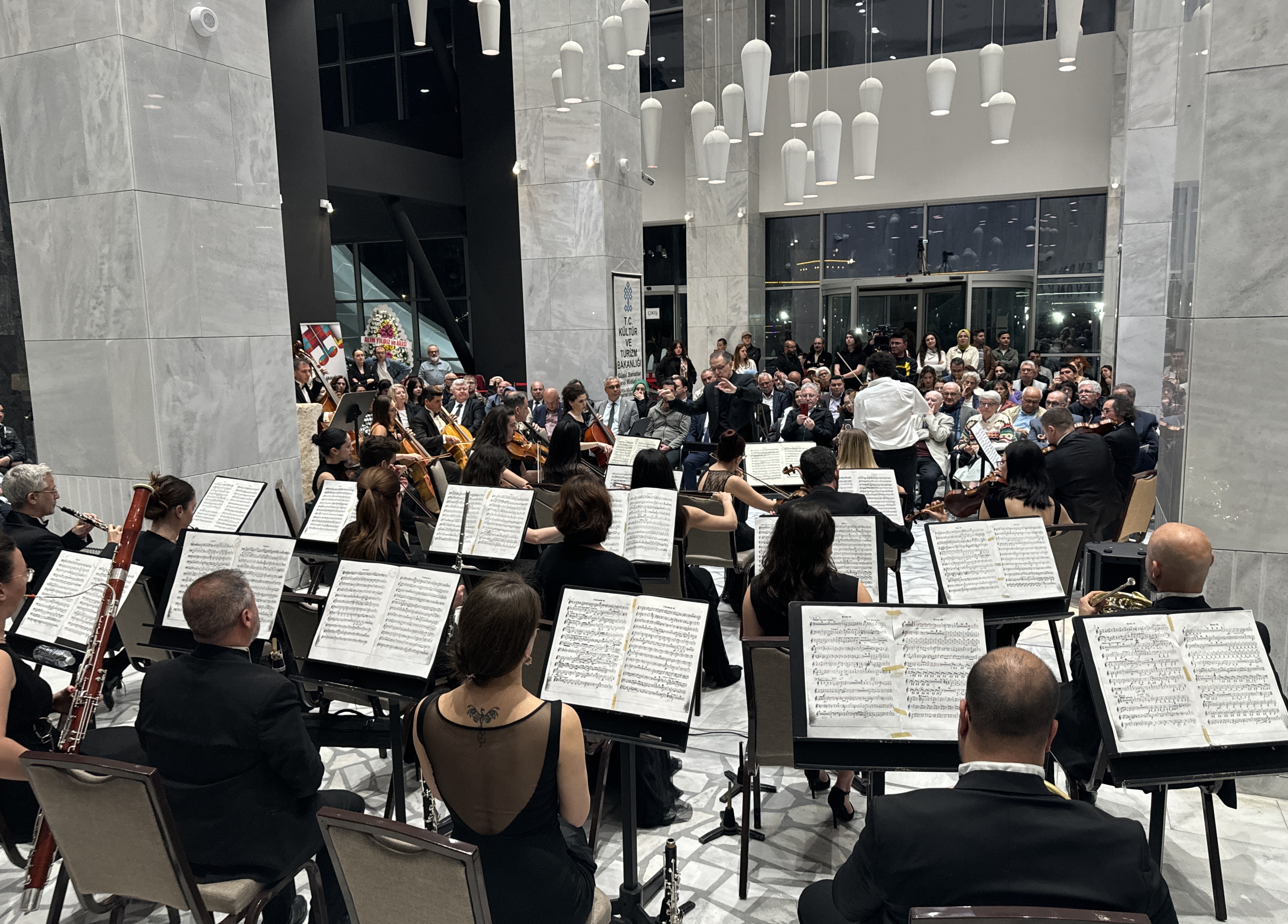 Yunanistanlı Orkestra Şefi Nikos Haliassas Türkiye'de Sanatseverlerle Buluşmaktan Memnun