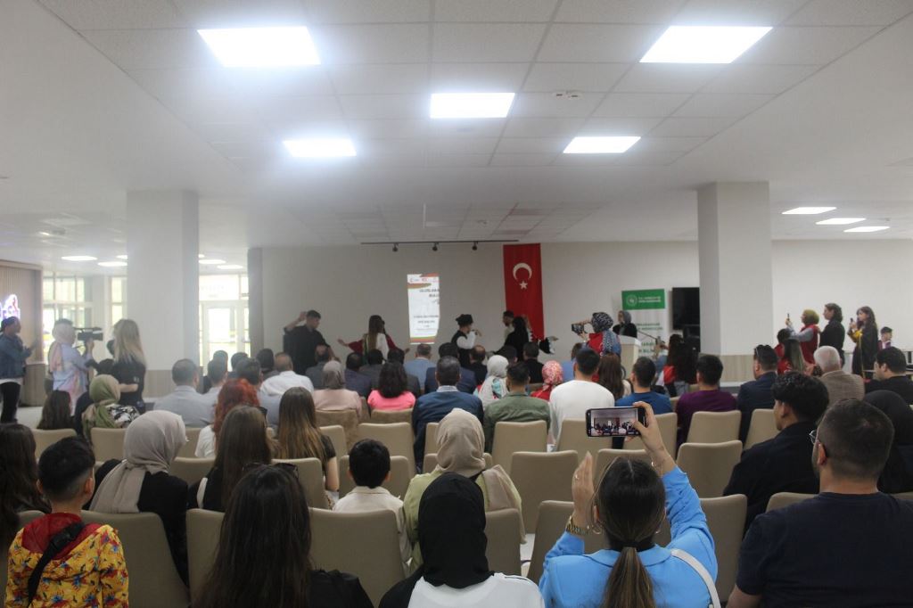 ''ULUSLARARASI KÜLTÜR BULUŞMASI'' BU AY AFGANİSTAN'I KONU ALDI