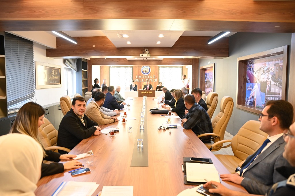 EMİRDAĞ BELEDİYESİ'NDE İLK MECLİS TOPLANTISI YAPILDI