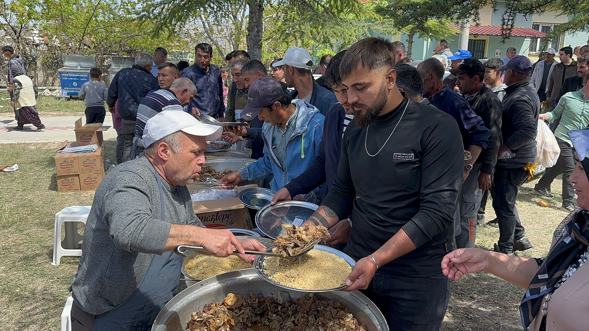 Yüzlerce Kişi Yağmur Duasına Çıktı