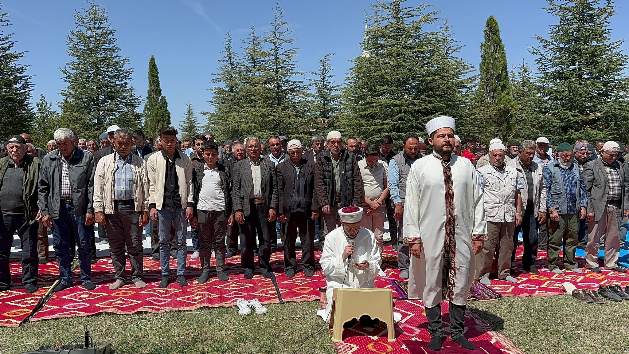Yüzlerce Kişi Yağmur Duasına Çıktı
