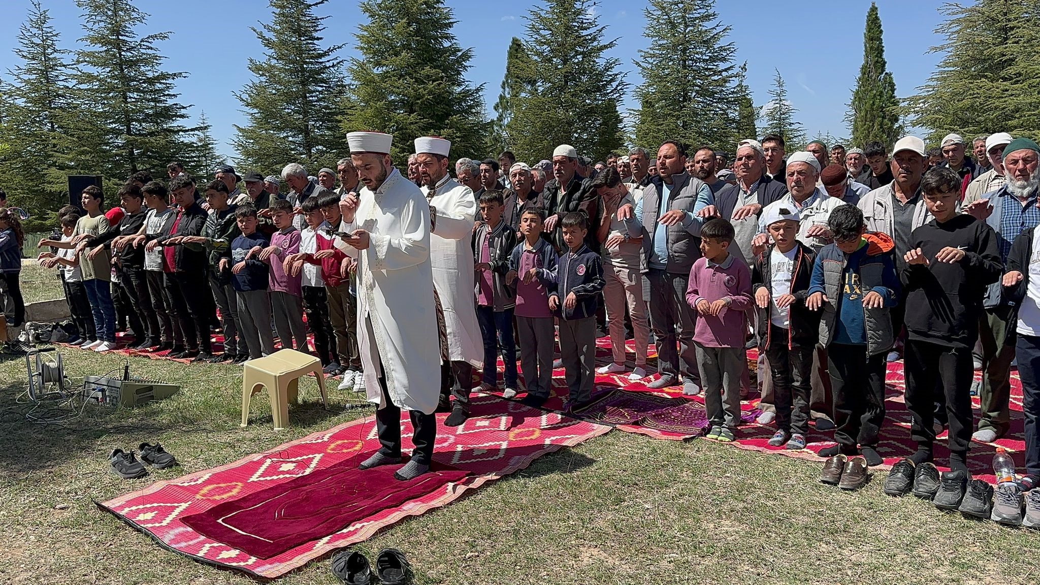 Yüzlerce Kişi Yağmur Duasına Çıktı