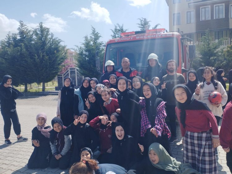 ŞUHUT KIZ ANADOLU İMAM HATİP LİSESİNDE YANGIN TATBİKATI
