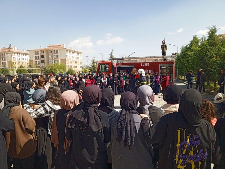 ŞUHUT KIZ ANADOLU İMAM HATİP LİSESİNDE YANGIN TATBİKATI