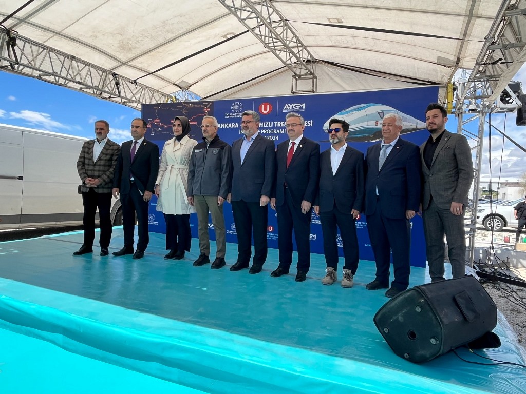 BAKAN URALOĞLU ANKARA-İZMİR YÜKSEK HIZLI TREN HATTI İÇİN TARİH VERDİ