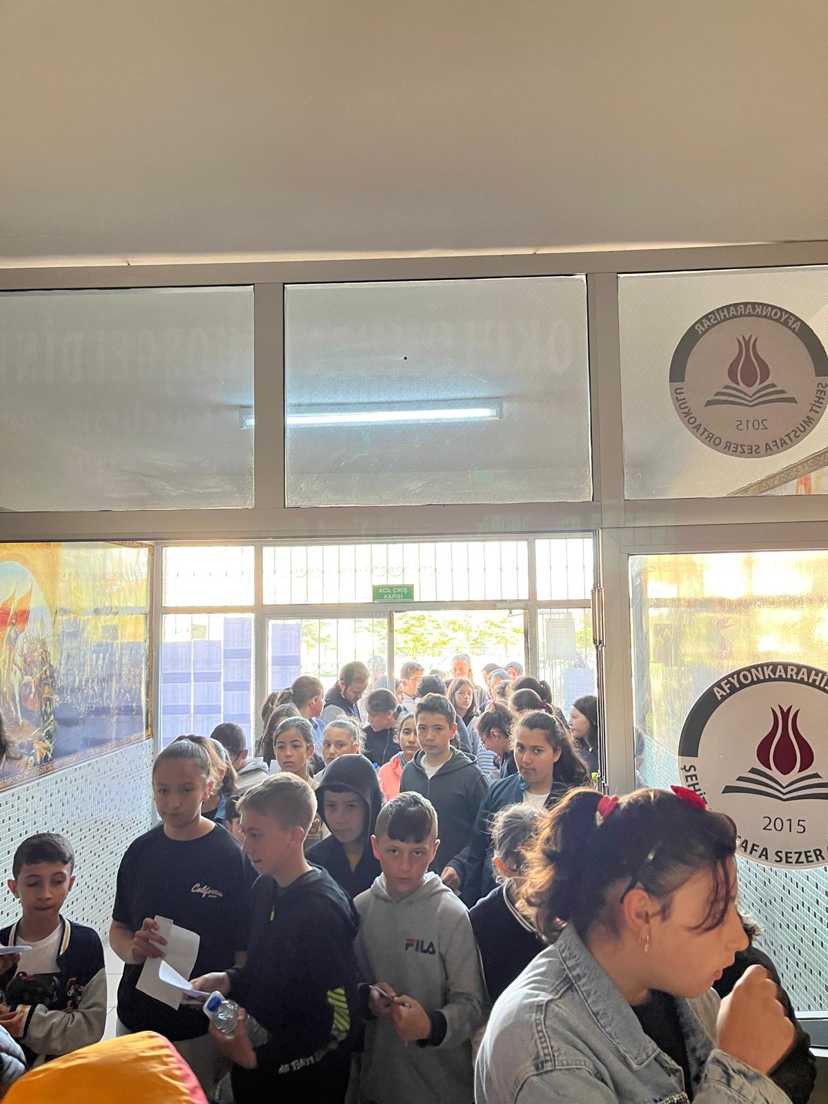 Afyonkarahisar Heyecanla Dolu: 2024 DPYB Bursluluk Sınavı Çocuklar ve Velileri Heyecanlandırdı!