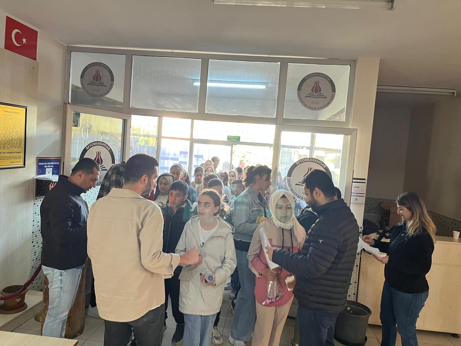 Afyonkarahisar Heyecanla Dolu: 2024 DPYB Bursluluk Sınavı Çocuklar ve Velileri Heyecanlandırdı!