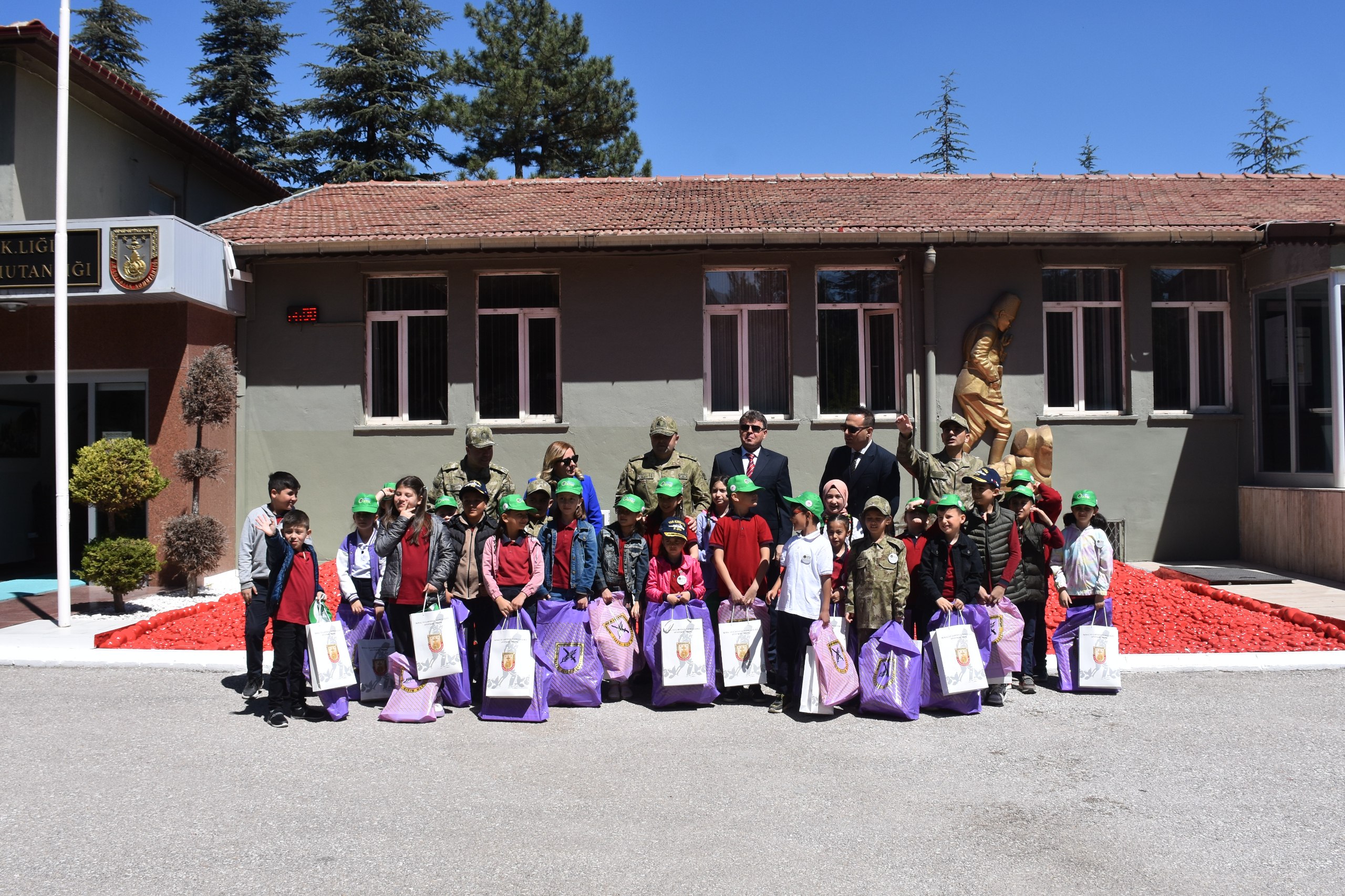 İkmal ve Garnizon Komutanlığı Kapılarını Çocuklara Açtı