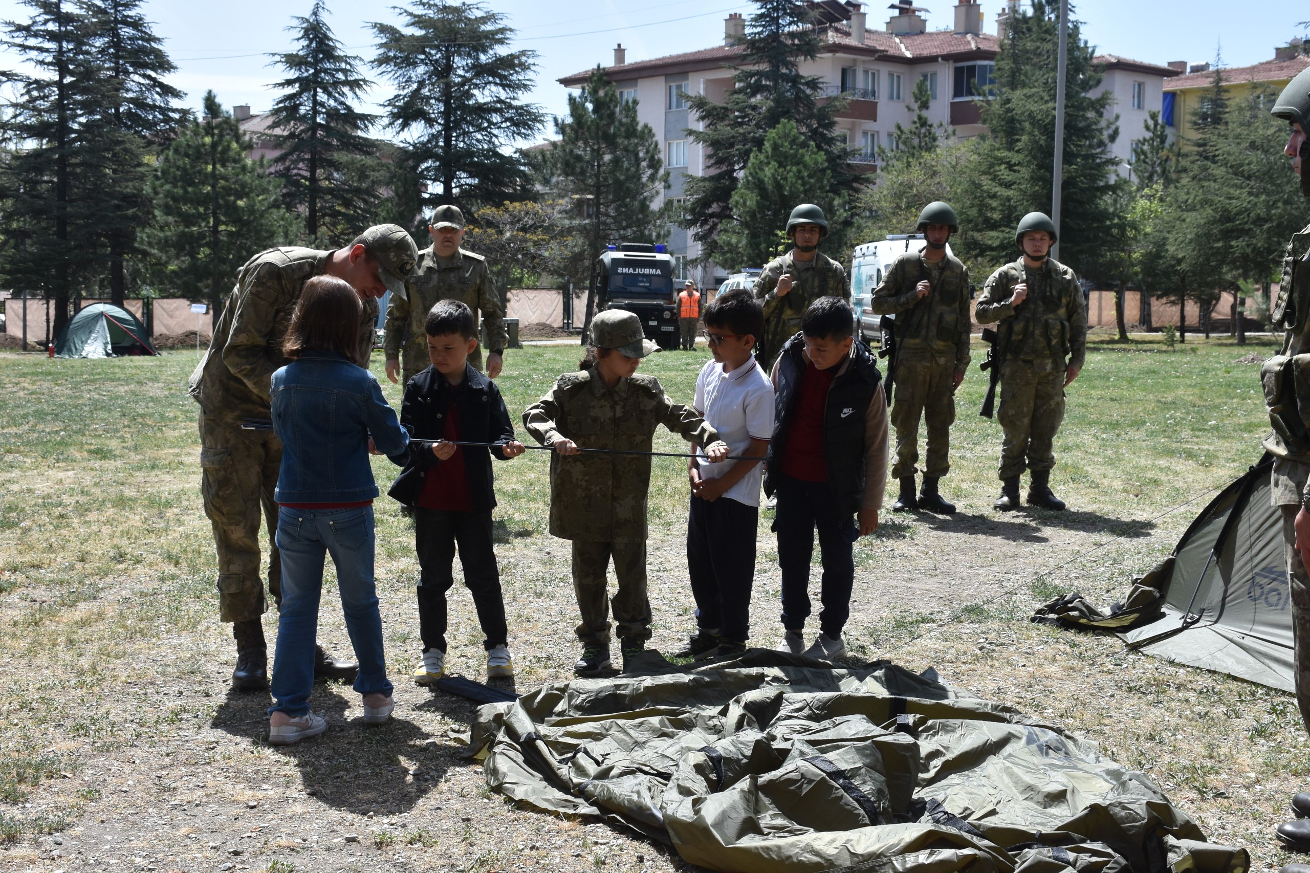 İkmal ve Garnizon Komutanlığı Kapılarını Çocuklara Açtı