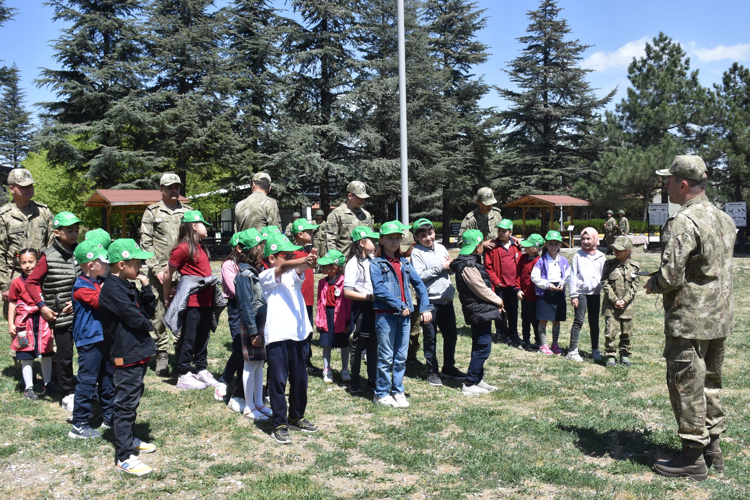 İkmal ve Garnizon Komutanlığı Kapılarını Çocuklara Açtı