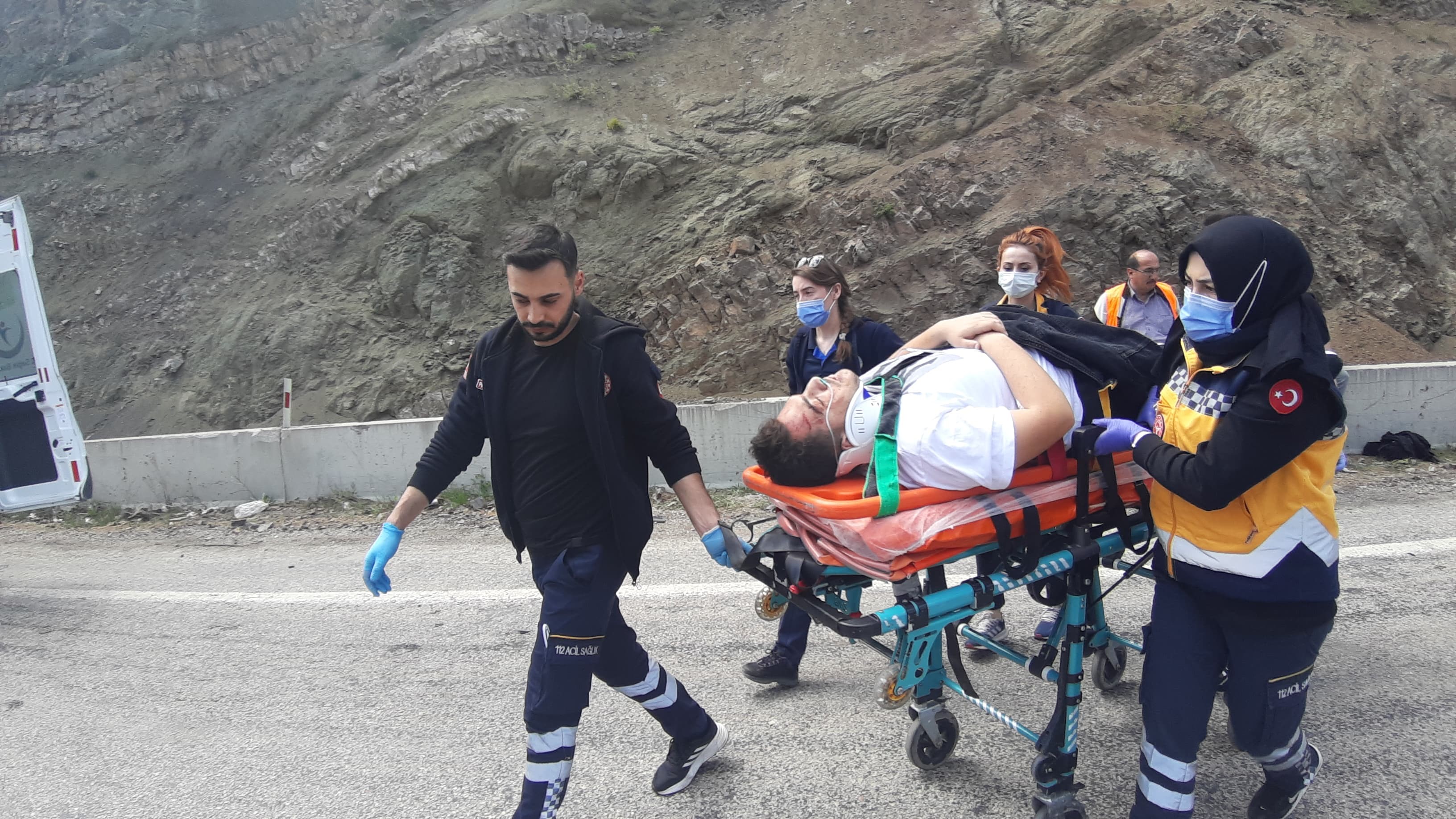 Üniversite Öğrencilerini Taşıyan Araç Kazaya Karıştı: 15 Yaralı
