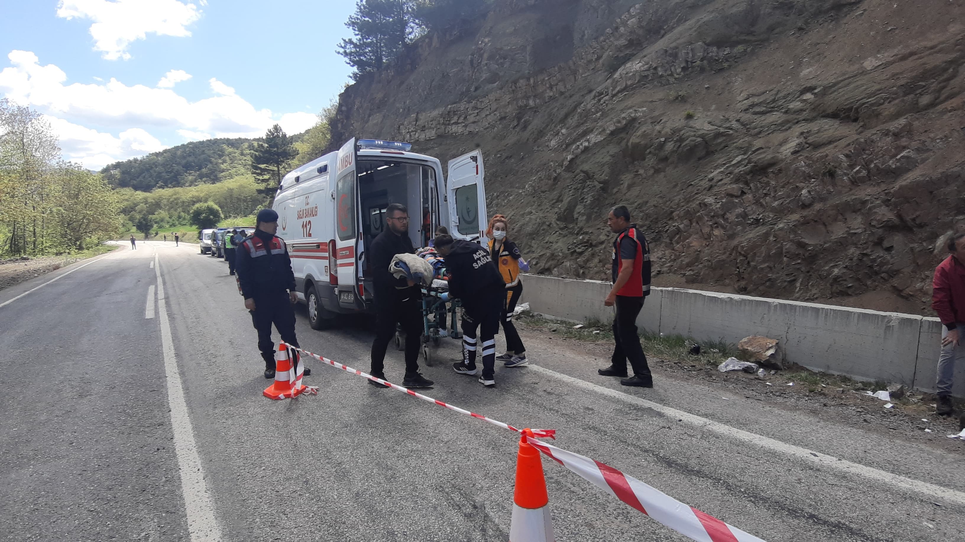 Üniversite Öğrencilerini Taşıyan Araç Kazaya Karıştı: 15 Yaralı