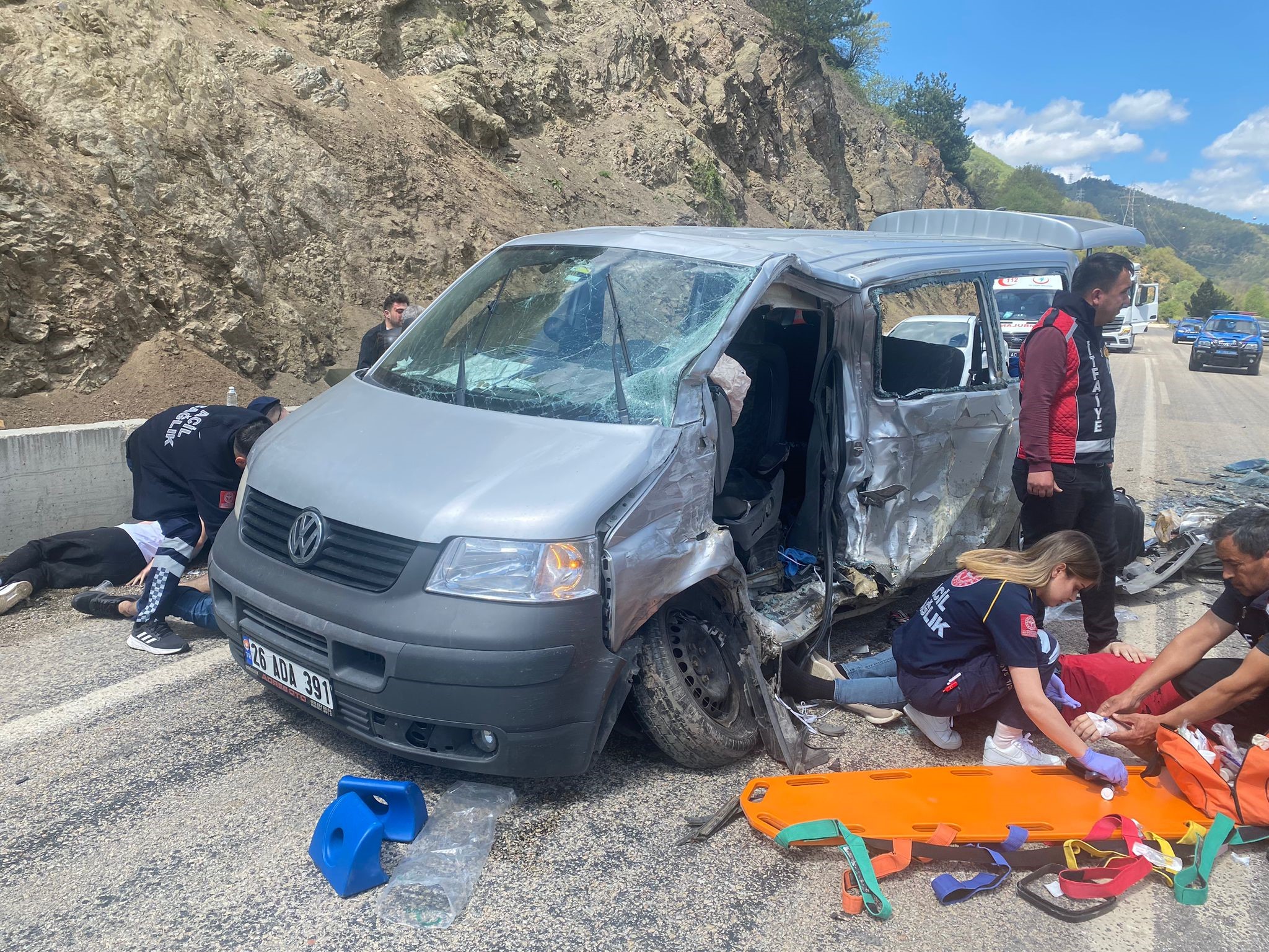 Üniversite Öğrencilerini Taşıyan Araç Kazaya Karıştı: 15 Yaralı