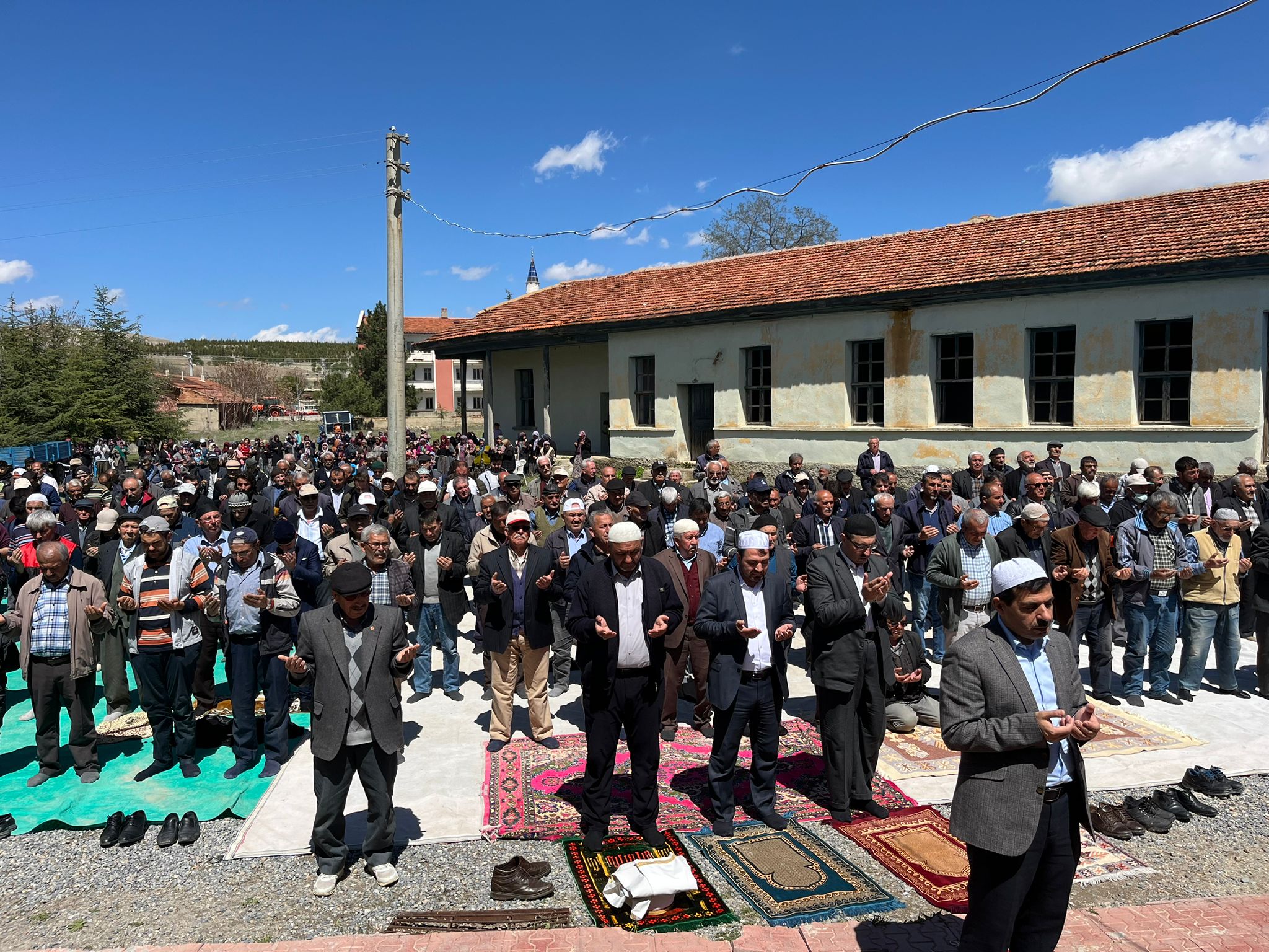 ÜÇKUYU BELDE HALKI YAĞMUR DUASINA ÇIKTI