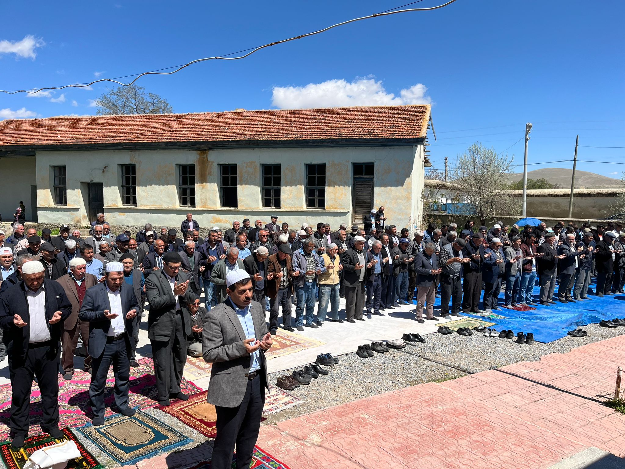 ÜÇKUYU BELDE HALKI YAĞMUR DUASINA ÇIKTI