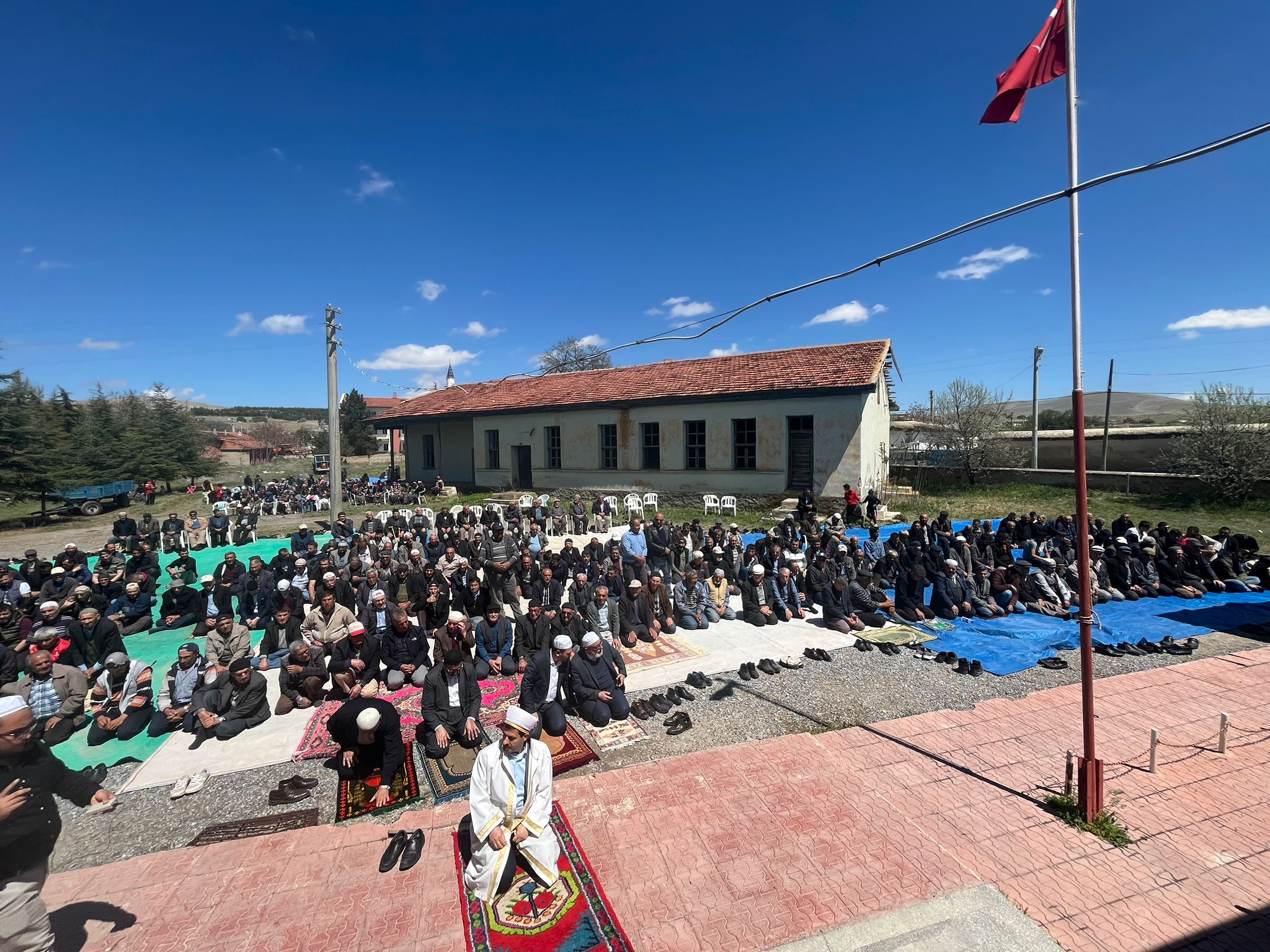 ÜÇKUYU BELDE HALKI YAĞMUR DUASINA ÇIKTI