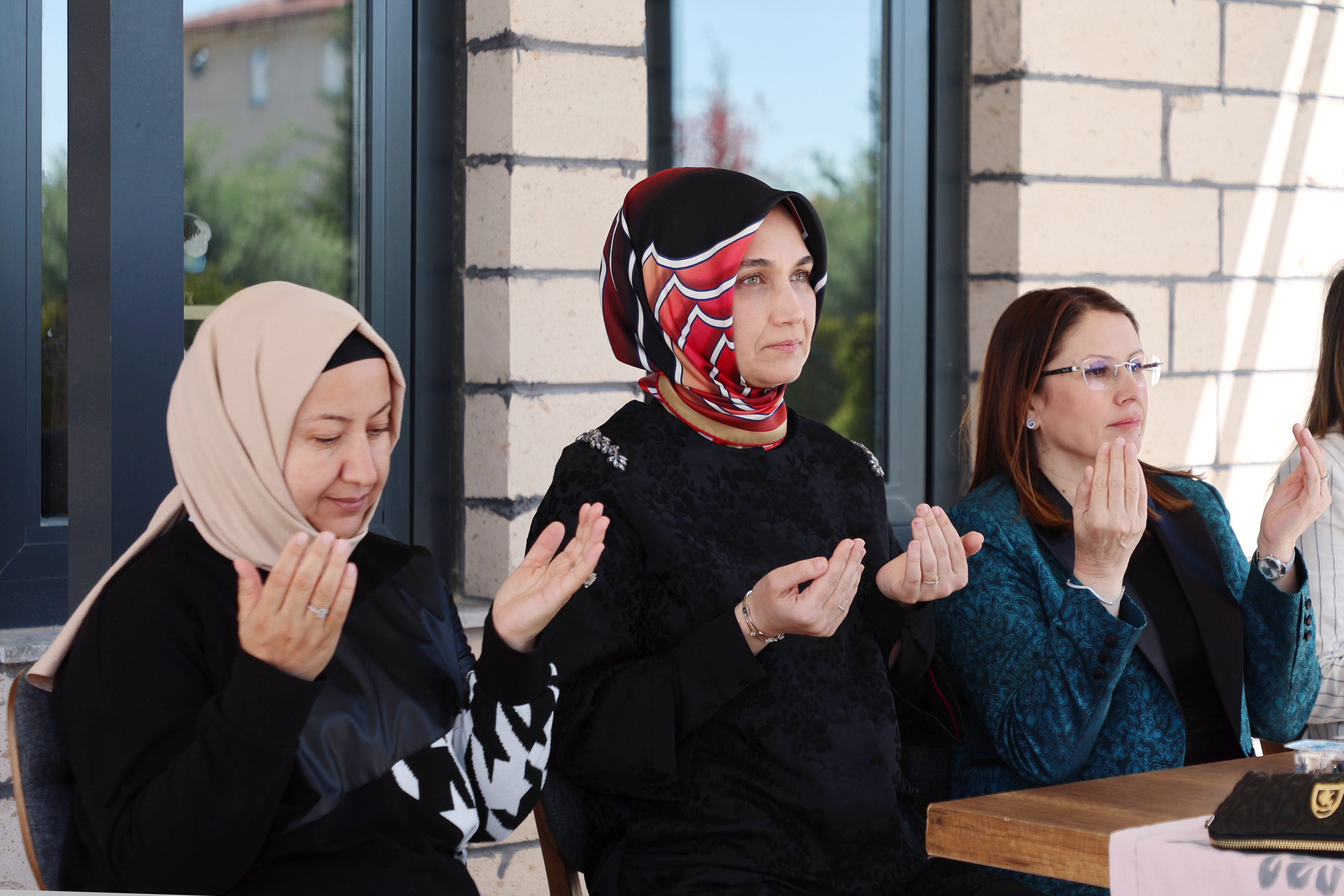 TÜRKİYE'NİN İKİ KADIN VALİSİ NİŞANDA BULUŞTU