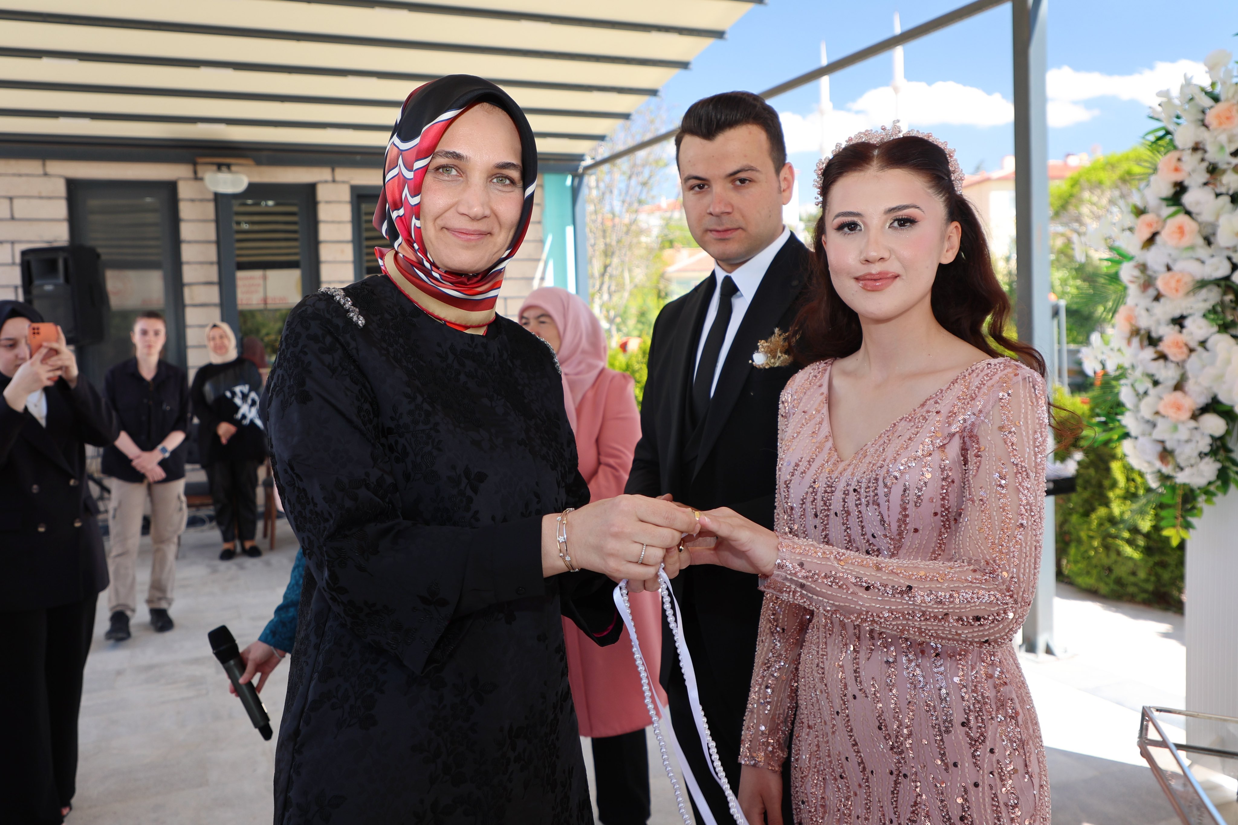 TÜRKİYE'NİN İKİ KADIN VALİSİ NİŞANDA BULUŞTU