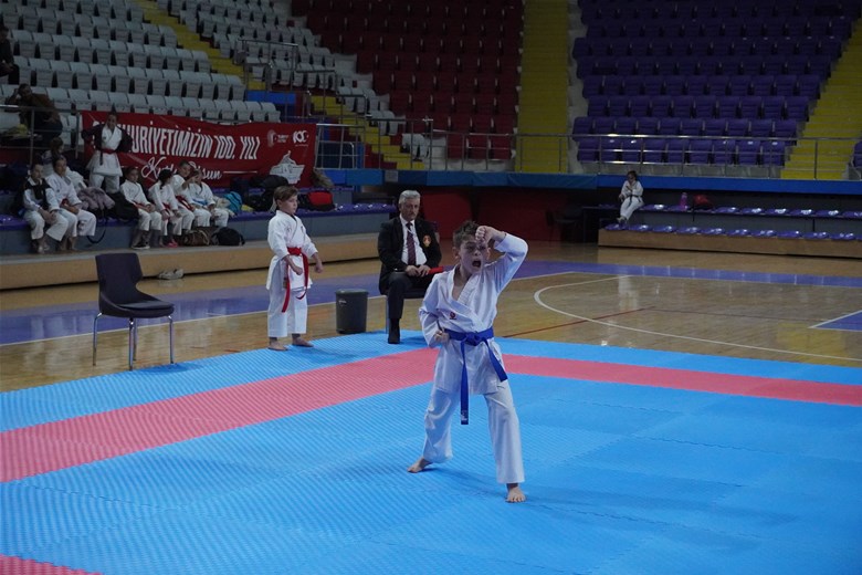 Afyon’lu minik kareteci Türkiye şampiyonu oldu