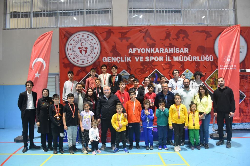 DERECEYE GİREN MİNİK SATRANÇ USTALARI BELLİ OLDU