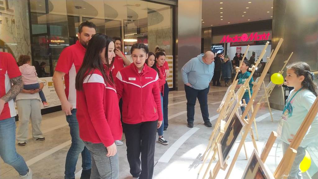 MİNİKLERİN FOTOĞRAF SERGİSİNE BÜYÜK İLGİ