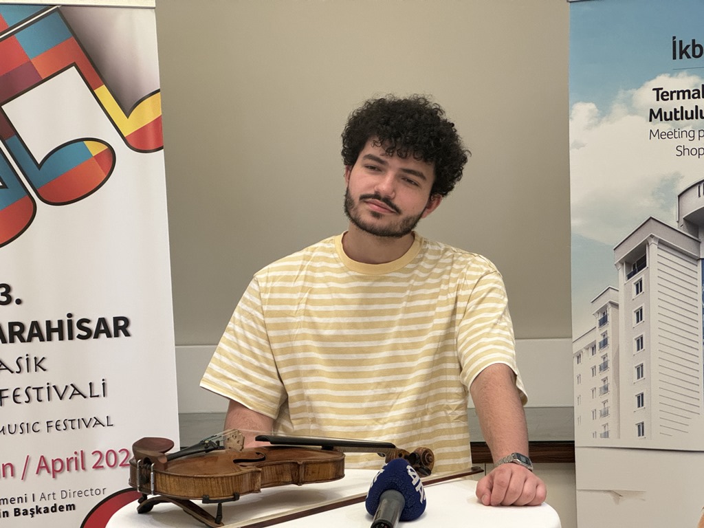 AFYONKARAHİSARLILARA KLASİK MÜZİK KEYFİ YAŞATIYOR