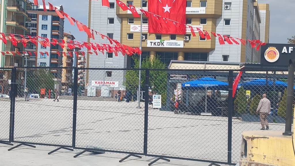 ŞEHRİN TÜM NOKTALARINDA HAZIRLIKLAR SÜRÜYOR