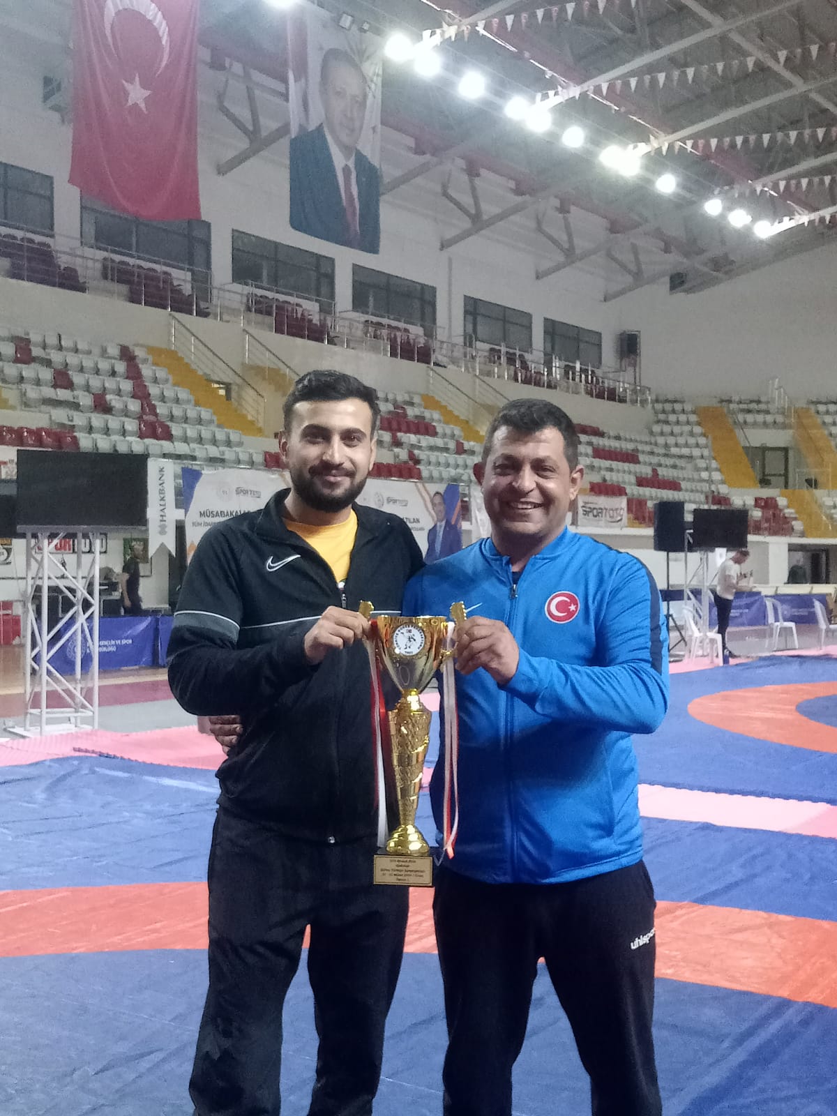 YURDUNUSEVEN, BAŞARIDAN BAŞARIYA KOŞAN SPORCULARI TEBRİK ETTİ