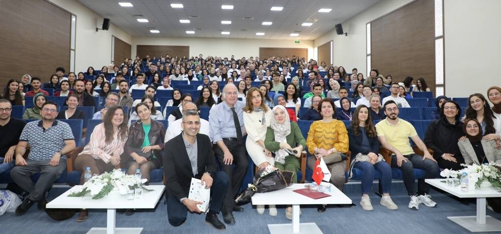 Doç. Dr. Dizdar “Tükettiklerimiz ve Tükenen Hayatımız” Konulu Konferans Verdi