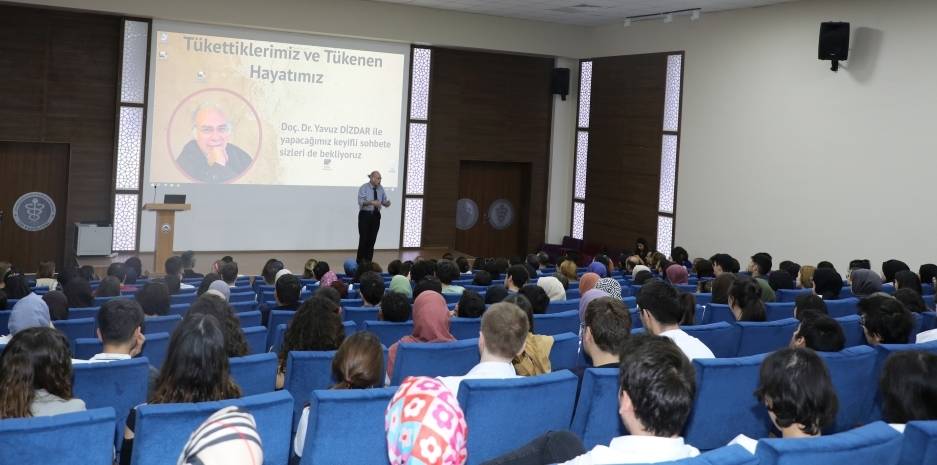 Doç. Dr. Dizdar “Tükettiklerimiz ve Tükenen Hayatımız” Konulu Konferans Verdi