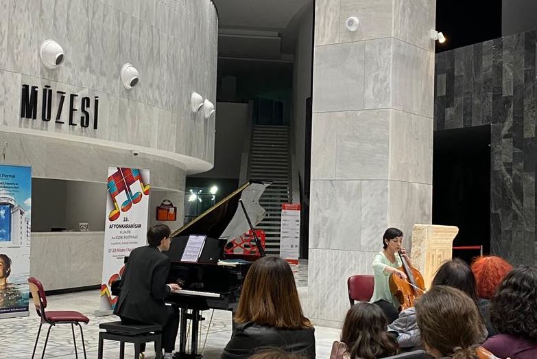 Matouskova ve Canca Afyonkarahisarlıları büyüledi