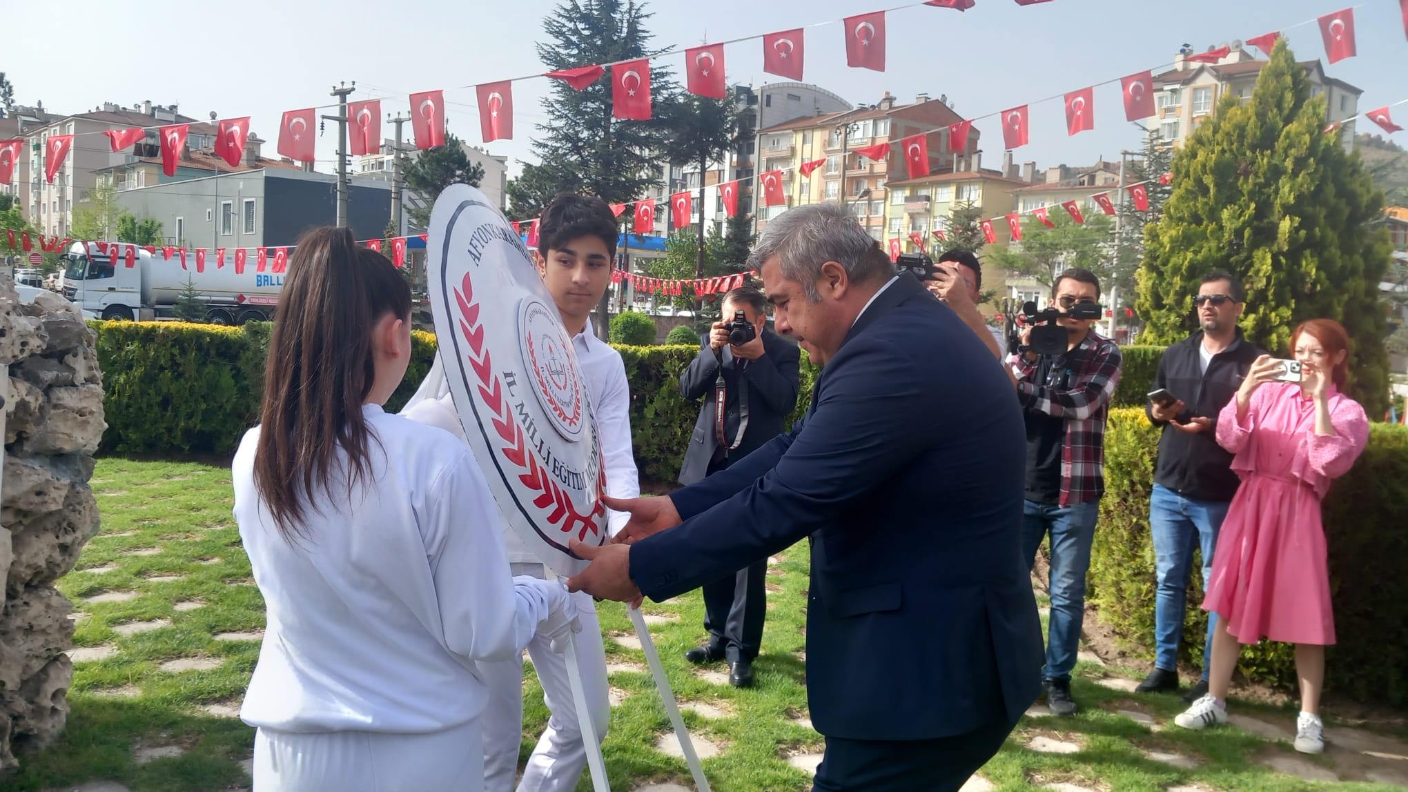 23 Nisan Kutlamaları Başladı ilk Durak Atanın Huzuru Oldu