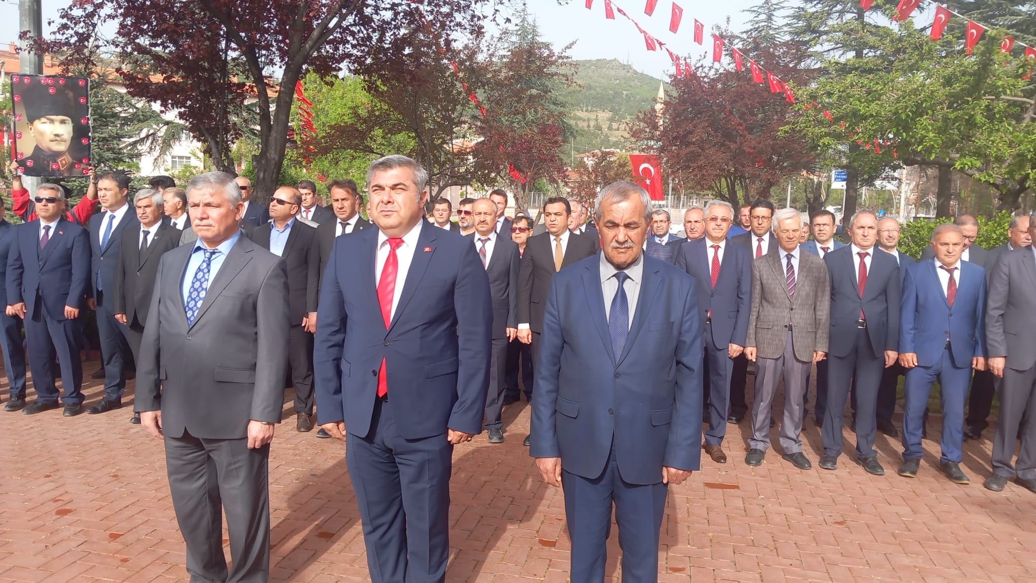 23 Nisan Kutlamaları Başladı ilk Durak Atanın Huzuru Oldu