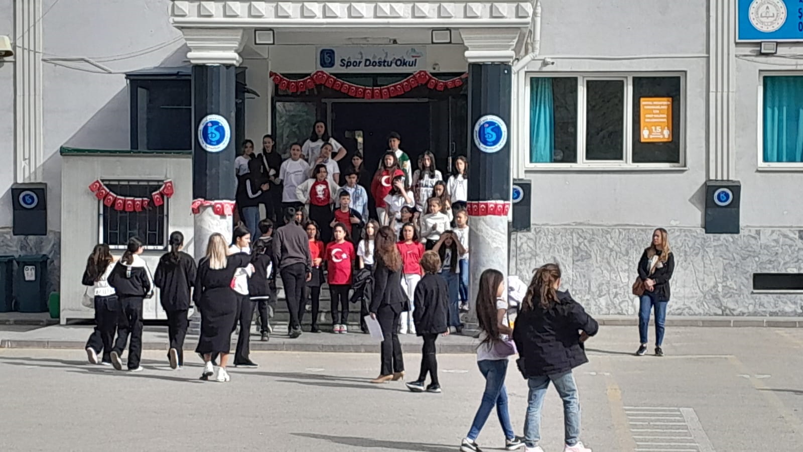 Öğrenciler 23 Nisan'ı Coşkuyla Kutluyor