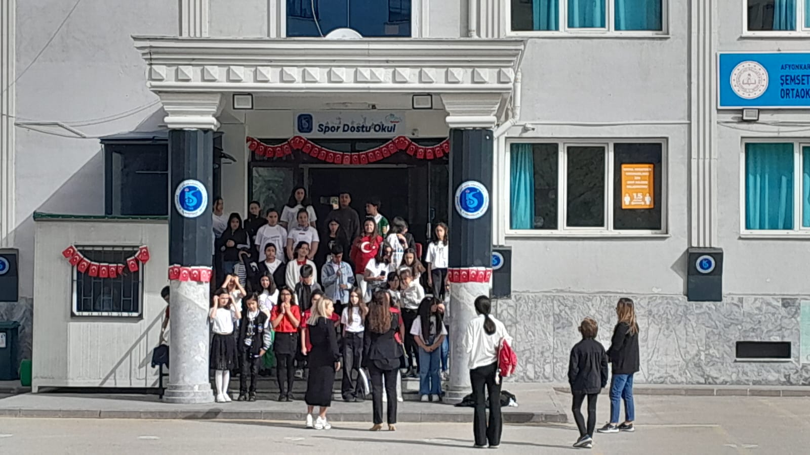Öğrenciler 23 Nisan'ı Coşkuyla Kutluyor