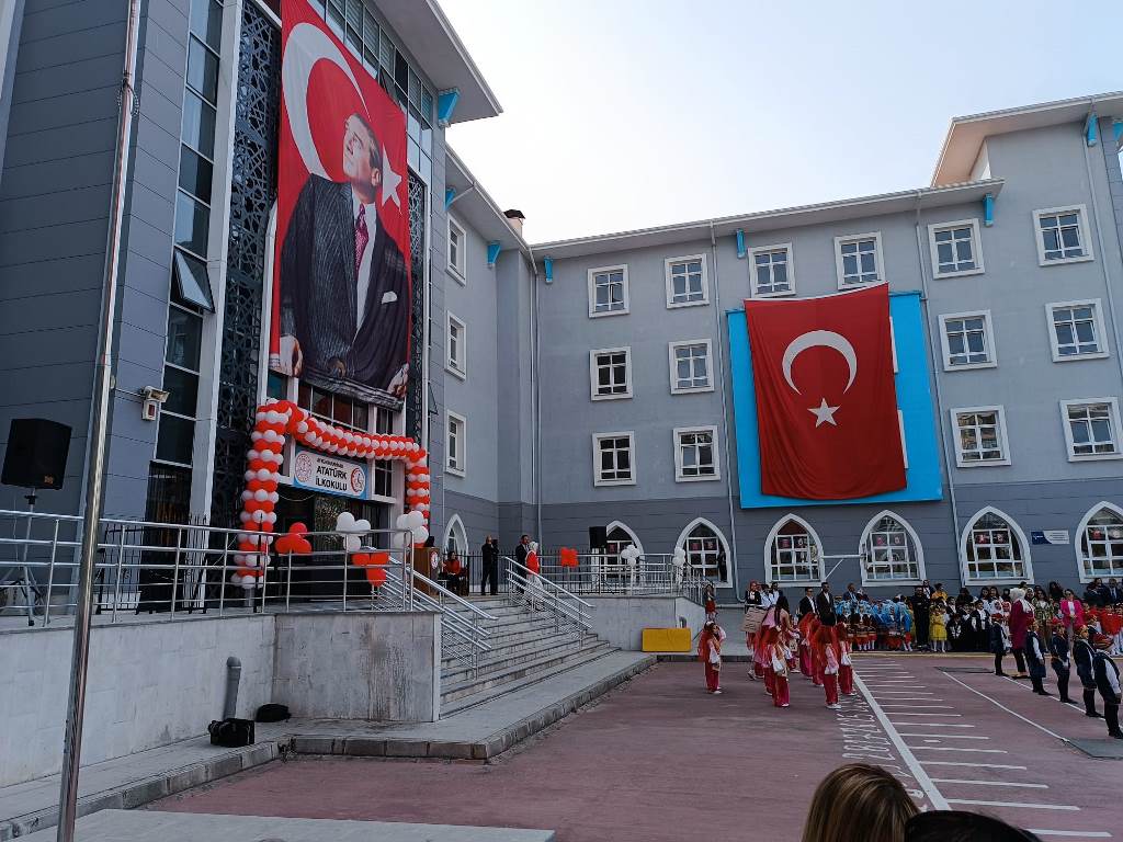'ATATÜRK ÇOCUKLARI' MEST ETTİ